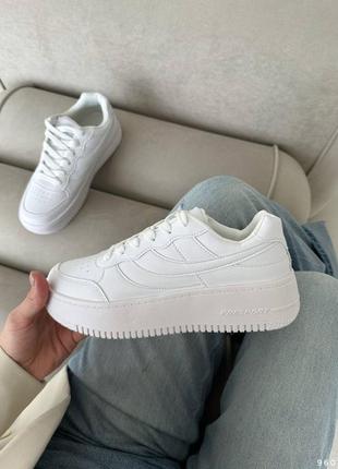 Білі базові кеди