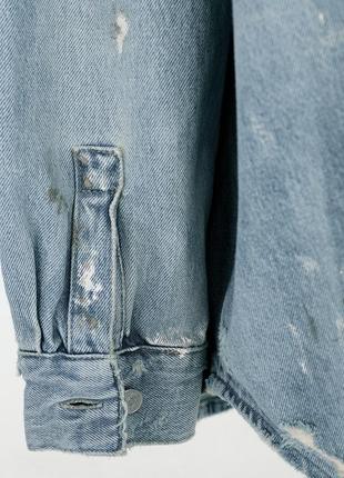 Zara джинсова сорочка оверсайз із брудним ефектом, плямами та потертостями, брудна рубашка, куртка, джинсівка, джинсовка10 фото
