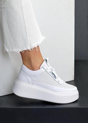 Белые женские кроссовки4 фото