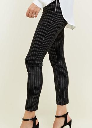 Незрівнянні стрейчеві вузькі штани в дрібну смужку збоку на блискавці new look4 фото