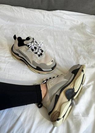 Кросівки balenciaga triple s v1 beige black white5 фото