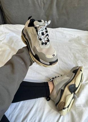 Кросівки balenciaga triple s v1 beige black white2 фото