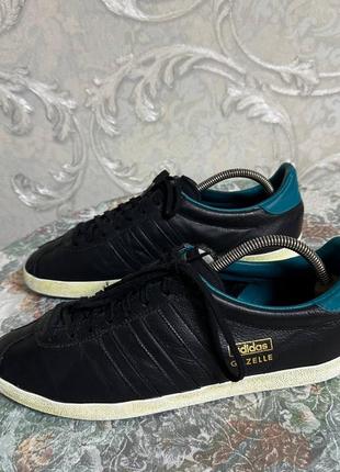 Кросівки від фірми adidas gazelle