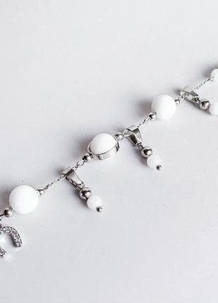Браслет-цепочка "подковка" с бусинами  белого нефрита и подвесками.  (модель № 594) jk jewelry3 фото