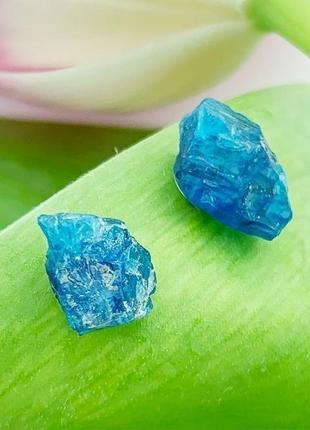 Сережки гвоздики з кристалами синього апатиту мінімалізм подарунок дівчині (модель № 660) jk jewelry