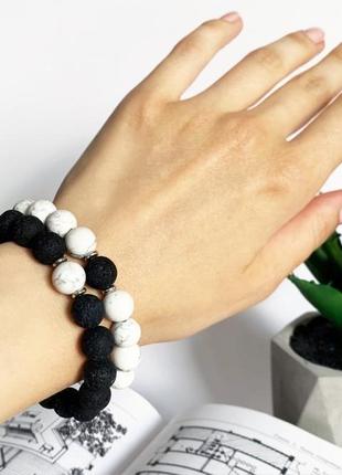 Комплект чёрно-белых браслетов из вулканической лавы и кахолонга (модель № 711 №712) jk jewelry6 фото