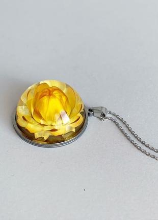 Жовтий кулон. підвіска з гелихризумом. великий сонячний квітка (модель № 2546) glassy flowers5 фото