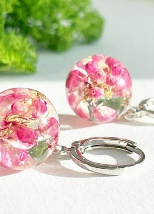 Маленькі сережки з квітами вересу. прикраси з рослинами. еріка. (модель № 2553) glassy flowers8 фото