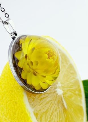 Жовтий кулон. підвіска з гелихризумом. великий сонячний квітка (модель № 2657) glassy flowers9 фото