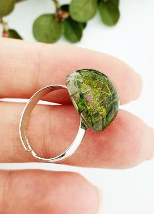 Стильное кольцо с лесным мхом в подарок девушке жене сестре (модель № 2674) glassy flowers2 фото
