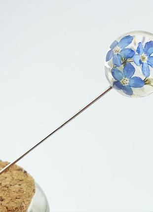 Брошка-голка з білими і блакитними незабудками булавка шпилька з квітами (модель № 2682) glassy flowers10 фото