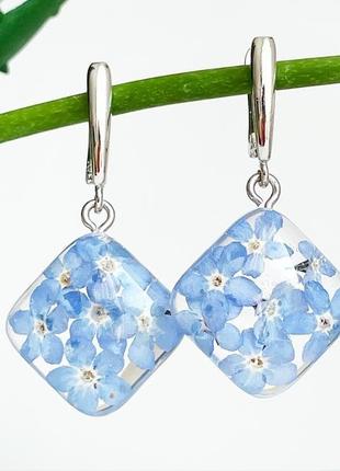 Круглые серьги-гвоздики с незабудками подарок девушке дочке маме (модель № 2734) glassy flowers