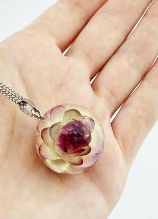 Кремовий кулон підвіска з гелихризумом подарунок дівчині на 8 березня (модель № 2649) glassy flowers5 фото