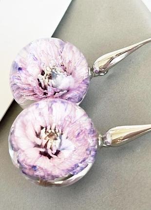 Лавандові сережки з квітами перловиці подарунок на 8 березня дівчині (модель No 2892) glassy flowers3 фото