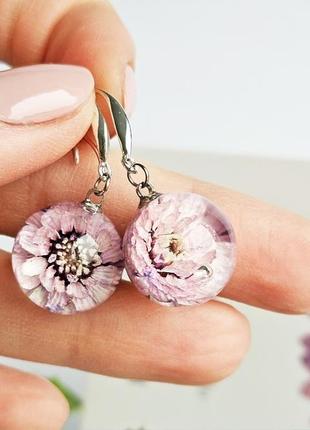 Лавандові сережки з квітами перловиці подарунок на 8 березня дівчині (модель No 2895) glassy flowers5 фото
