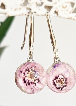 Сиреневые серьги с цветами жемчужницы подарок на 8 марта девушке (модель № 2899) glassy flowers