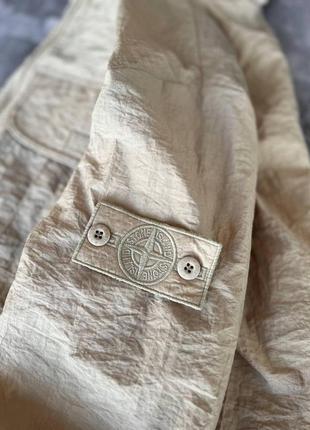 Мужская ветровка stone island с патчем бежевая осенняя куртка стон айленд из плащевки на осень (b)4 фото