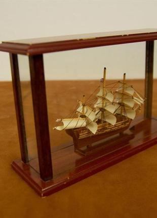 Макет корабля h.m.s victory 1805 (в стеклянной витрине)8 фото