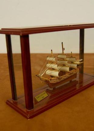 Макет корабля h.m.s victory 1805 (в стеклянной витрине)7 фото