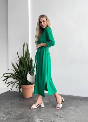 Женское стильное повседневное платье с поясом легкое летнее в зеленом цвете ткань креп жатка длина миди6 фото