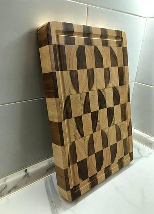 Торцевая разделочная доска из ореха, дуба и ясеня.