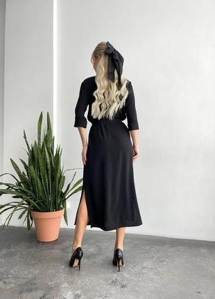 Женское стильное повседневное платье с поясом легкое летнее в черном цвете ткань креп жатка длина миди4 фото