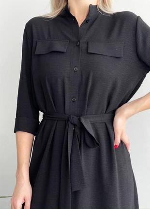 Женское стильное повседневное платье с поясом легкое летнее в черном цвете ткань креп жатка длина миди3 фото