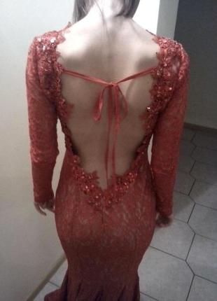 Шикарное платье со шлейфом2 фото