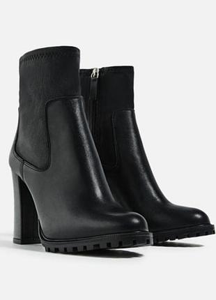 Стильные кожаные ботинки zara, черного цвета на устойчивом каблуке