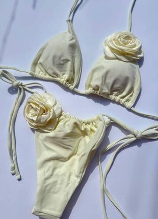 Женский раздельный купальник на завязках с цветами молочный7 фото