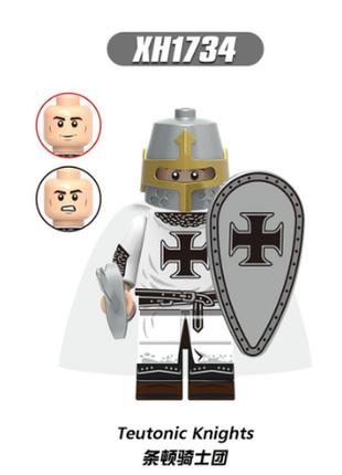 Фігурка білий середньовічний тевтонський лицар з мечем