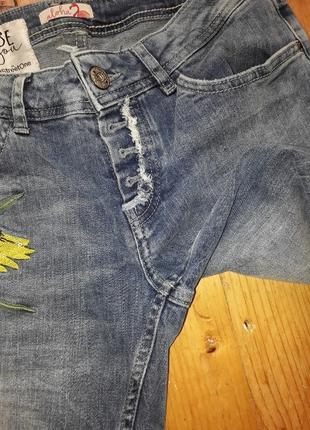 Шыкарнные джинсы с вышивкой6 фото