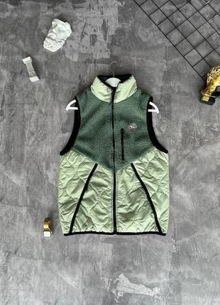 Чоловіча жилетка nike без капюшона зелена безрукавка найк весняна (b)