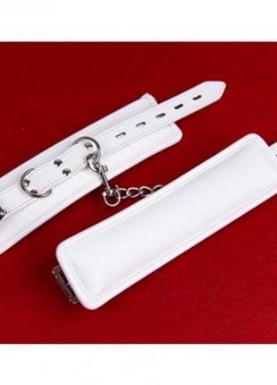 Белые кожаные наручники для ролевых игр