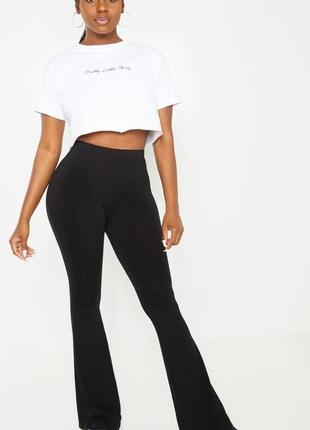 Чернные легенсы с широкими штанинами prettylittlething uk-10