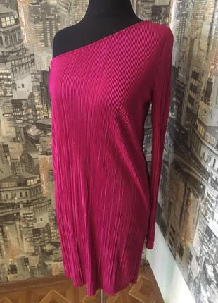 Платье на одно плечо