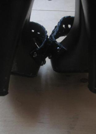 Босоножки на высоком каблуке2 фото