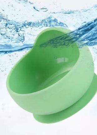 Набор силиконовой посуды для кормления ребёнка из двух предметов на присоске