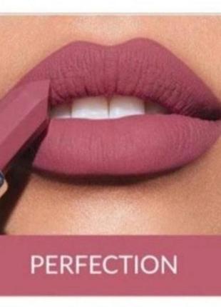 Губная помада «матовая легенда» avon perfection / пудровый культ 3.6г