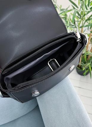 Жіноча сумка крос-боді чорного кольору з еко-шкіри7 фото