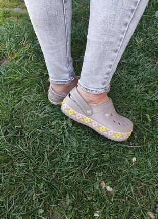 Женские кроксы сабо тапочки с орнаментом вышивка10 фото