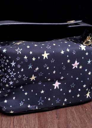 Мини-сумка со звездным принтом от moschino fragrance2 фото