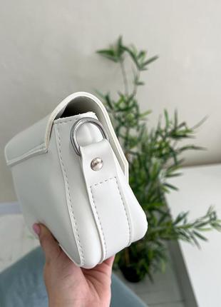 Жіноча сумка крос-боді білого кольору з еко-шкіри3 фото