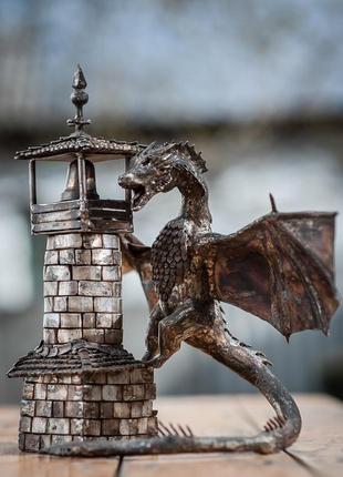 Дракон на вежі з нержавіючої сталі2 фото