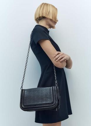 Сумка на цепочке змеиный принт zara
