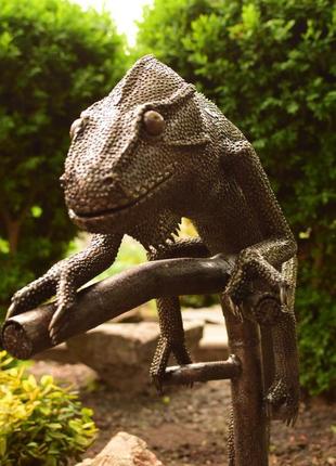 Скульптура хамелеона з нержавіючої  сталі ручної роботи4 фото