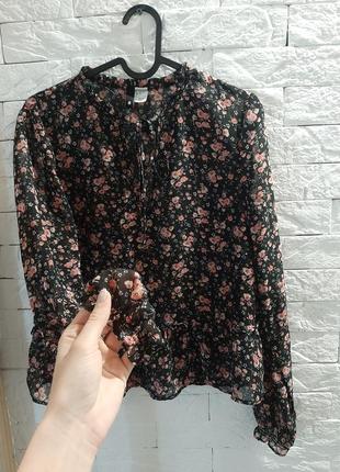 Блуза h&m divided чорна з квітковим принтом2 фото