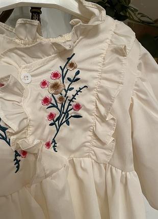 Сукня з вишивкою на дівчинку 4 5 6 років, святкове плаття3 фото
