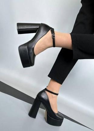 Туфли на широком каблуке с платформой чёрные с ремешком застёжкой4 фото