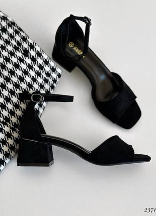 Черные женские босоножки на маленьком каблуке каблуке с ремешком замшевые7 фото
